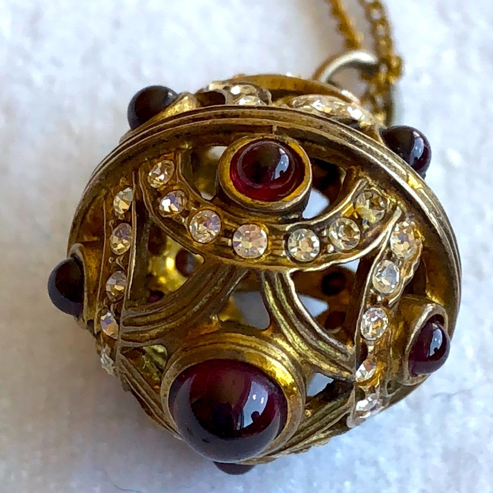 Vintage Garnet cz rhinestone egg pendant necklace - Picture 3 of 6
